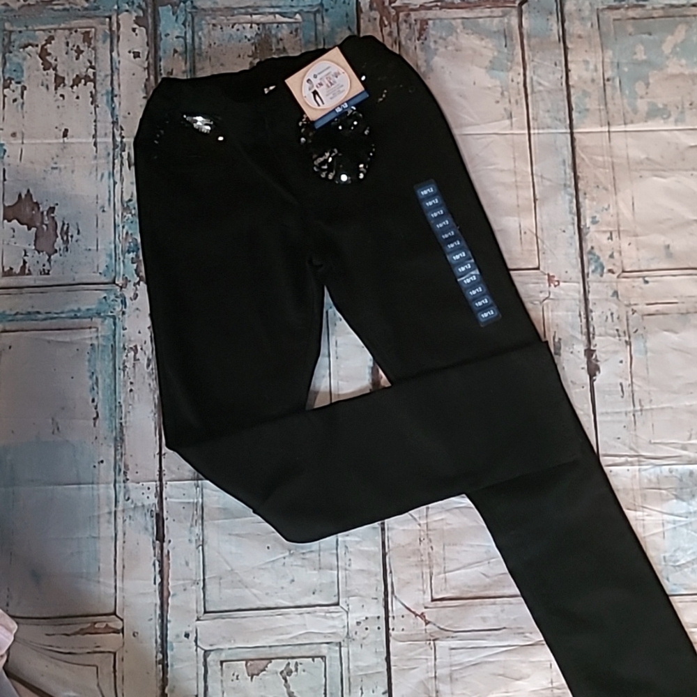 black jeans with sequins pockets & scrunchie